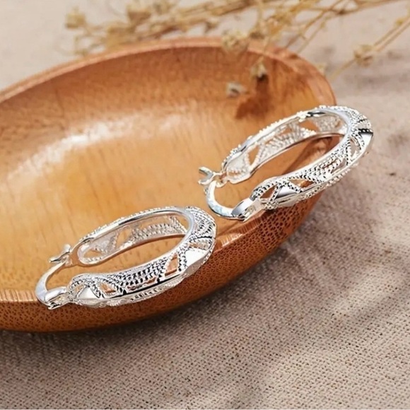 Vintage Silver Elegant Silver Hoop Earrings - Picture 5 of 5